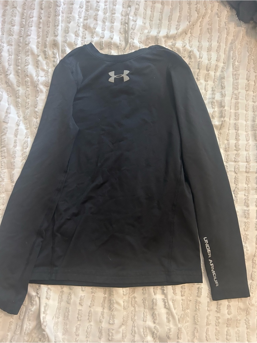 Under Armour kids  Black Long-Sleeve Performance Top